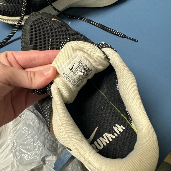 Nike Black and Cream Athletic Shoes - Picture 4 of 5